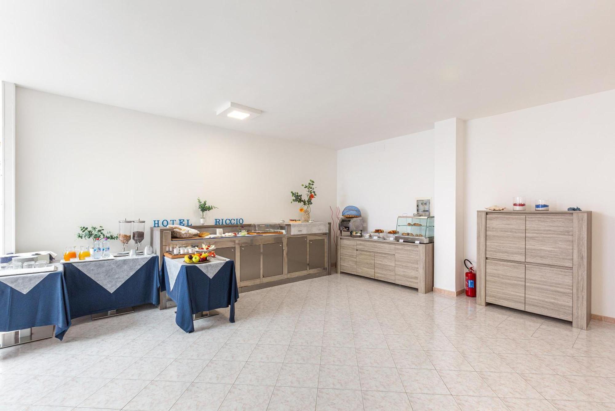 Hotel Il Riccio Porto Cesareo Exterior foto