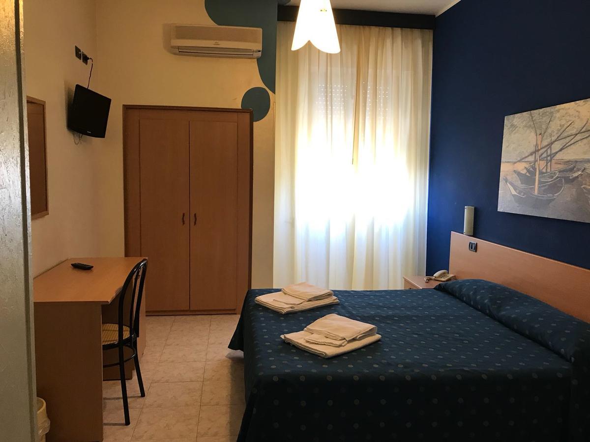 Hotel Il Riccio Porto Cesareo Exterior foto